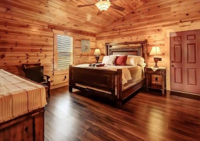 Mins to DT Gatlinburg~ Hot Tub~ Community Pool